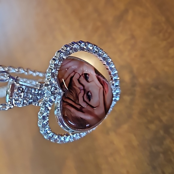 NWOT Rotating Heart Taylor Swift Inspired Necklace - Picture 3 of 5